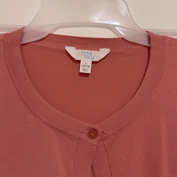 Time and Tru Crewneck Long-Sleeved Cardigan. Salmon, Size L (12-14). - Picture 2 of 4